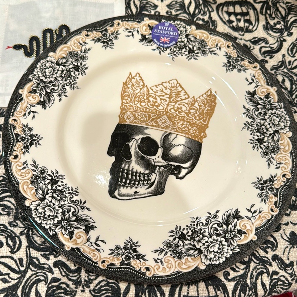Royal Skull Dinner Plates‎ set of 4